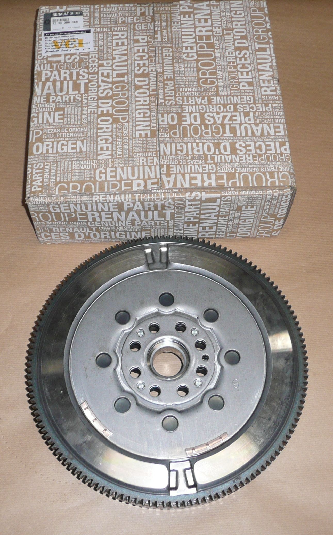 123000636R SETRVAČNÍK 1.6DCI