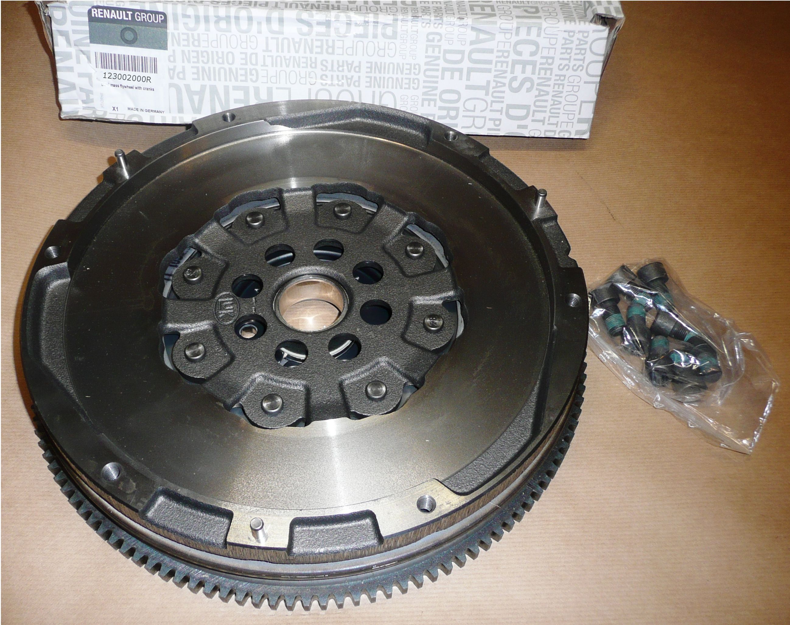 123002000R SETRVAČNÍK MASTER III 2.3DCI