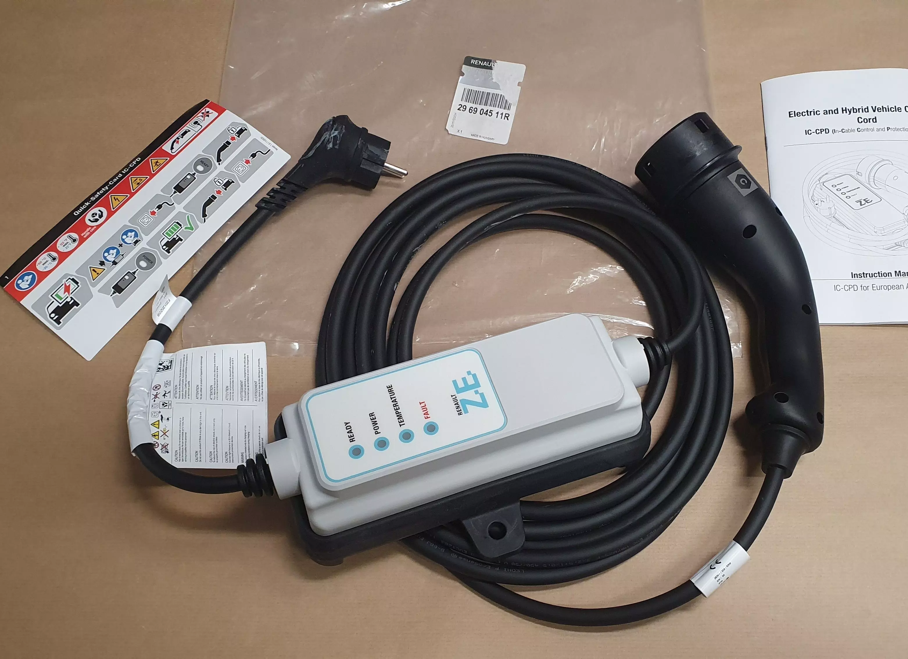 296904511R NABÍJECÍ KABEL ZOE