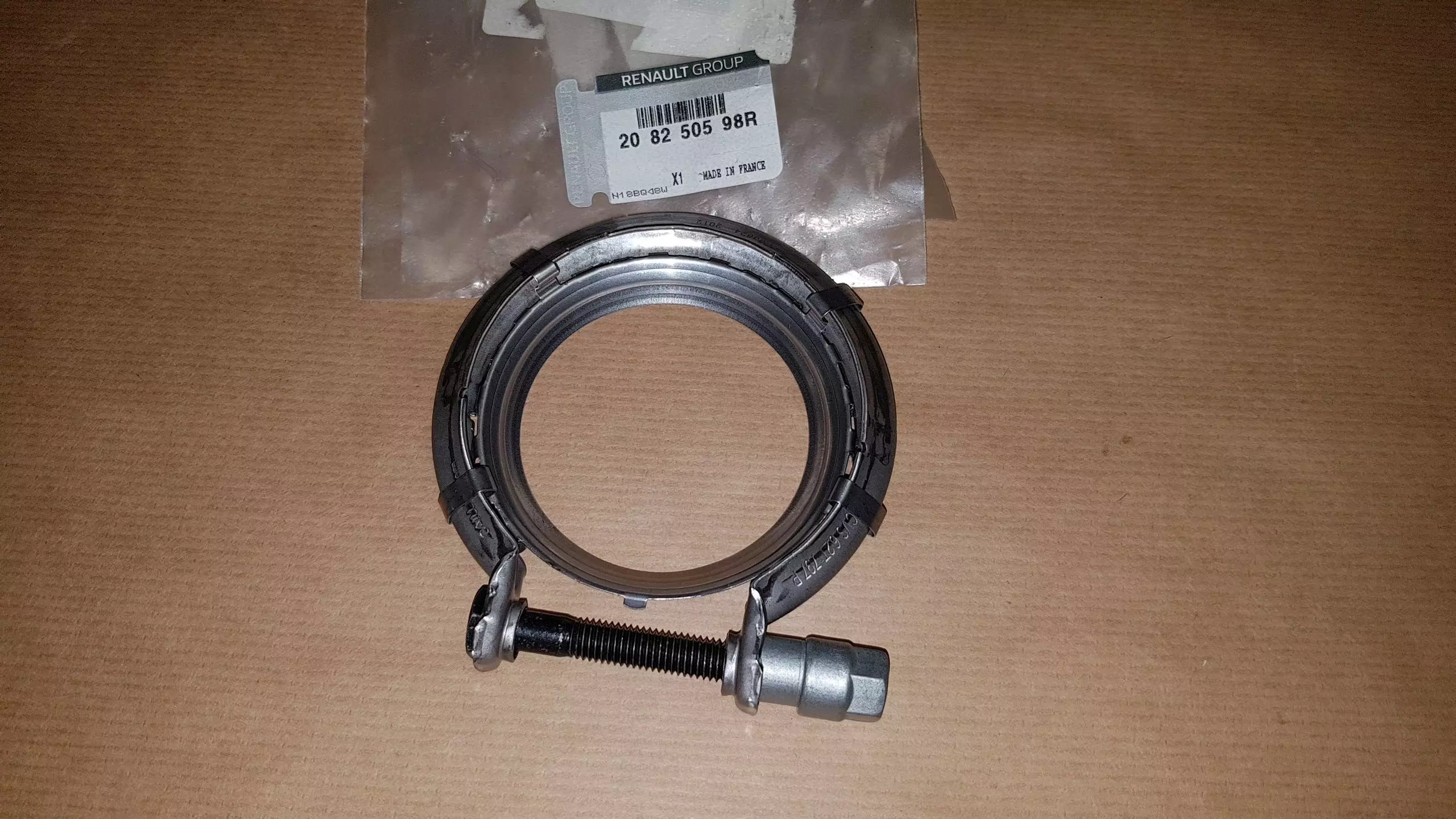 208250598R VÝFUKOVÁ SPONA 1.3 TCe