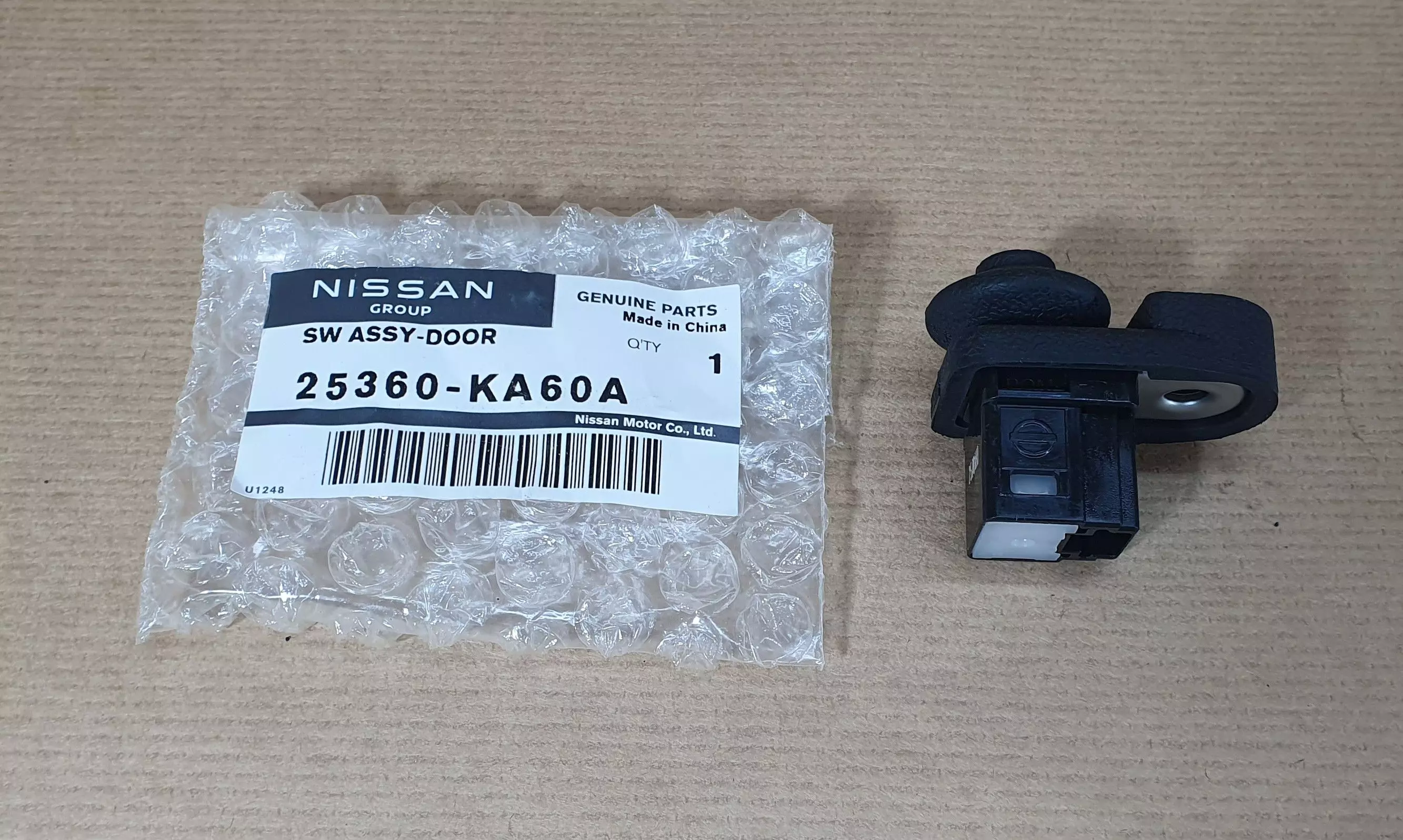 25360KA60A SPÍNAČ DVEŘÍ